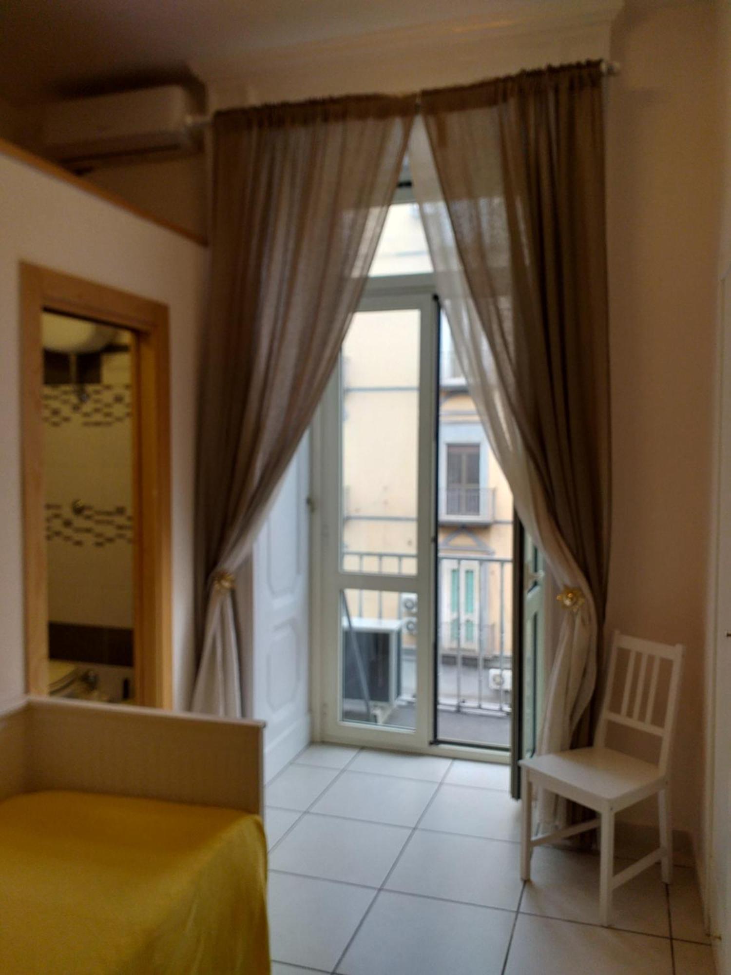 Beb Pantarei Bed and Breakfast Napels Kamer foto